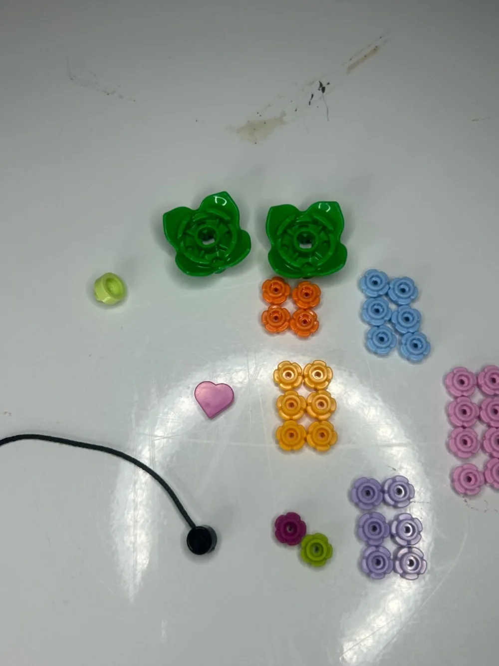 Lego flowers and Heart Ornament Building Toy Kit manual - Picture 2 of 4